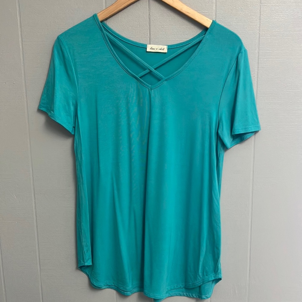 Lime N Chili Top NWOT Size Large Short Sleeve